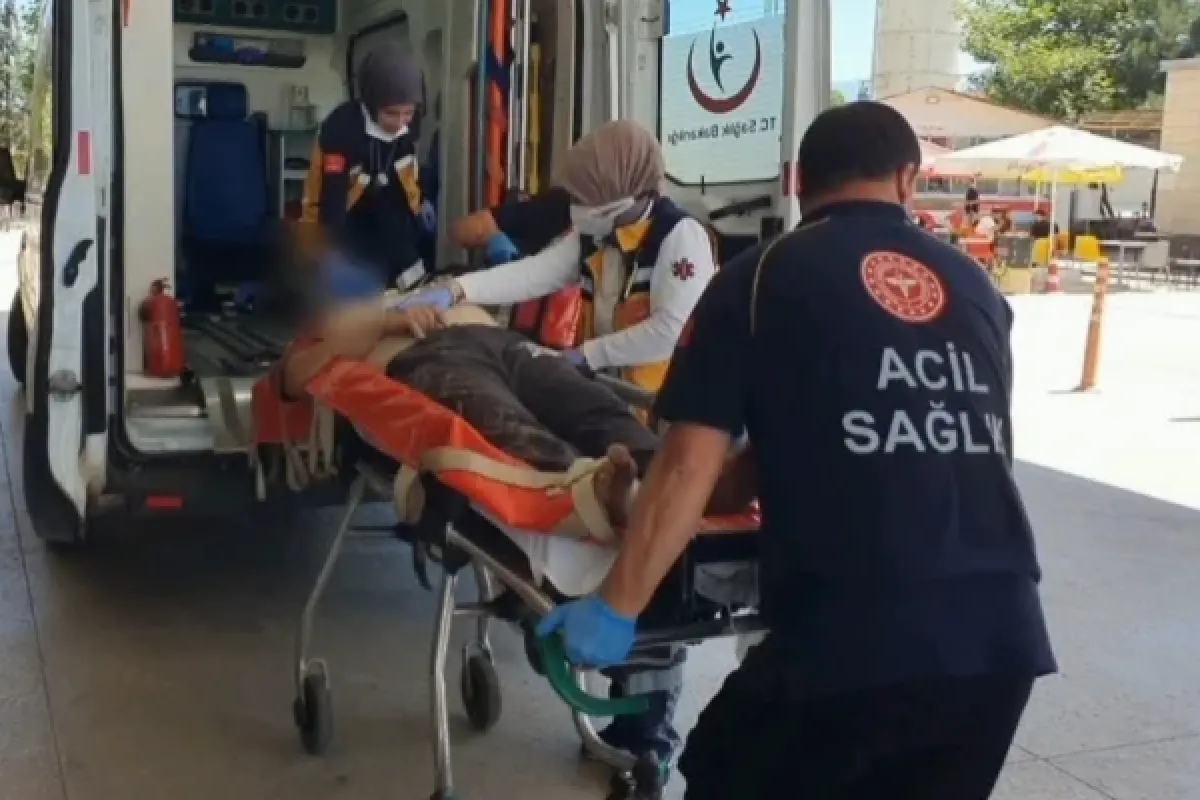 Merdivenden düşen adam ağır yaralandı