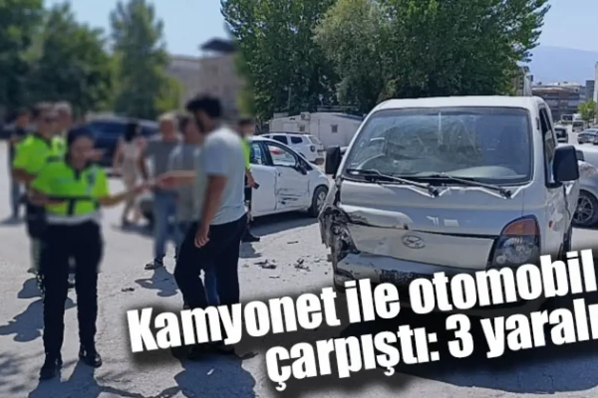 Kamyonet ile otomobil çarpıştı: 3 yaralı