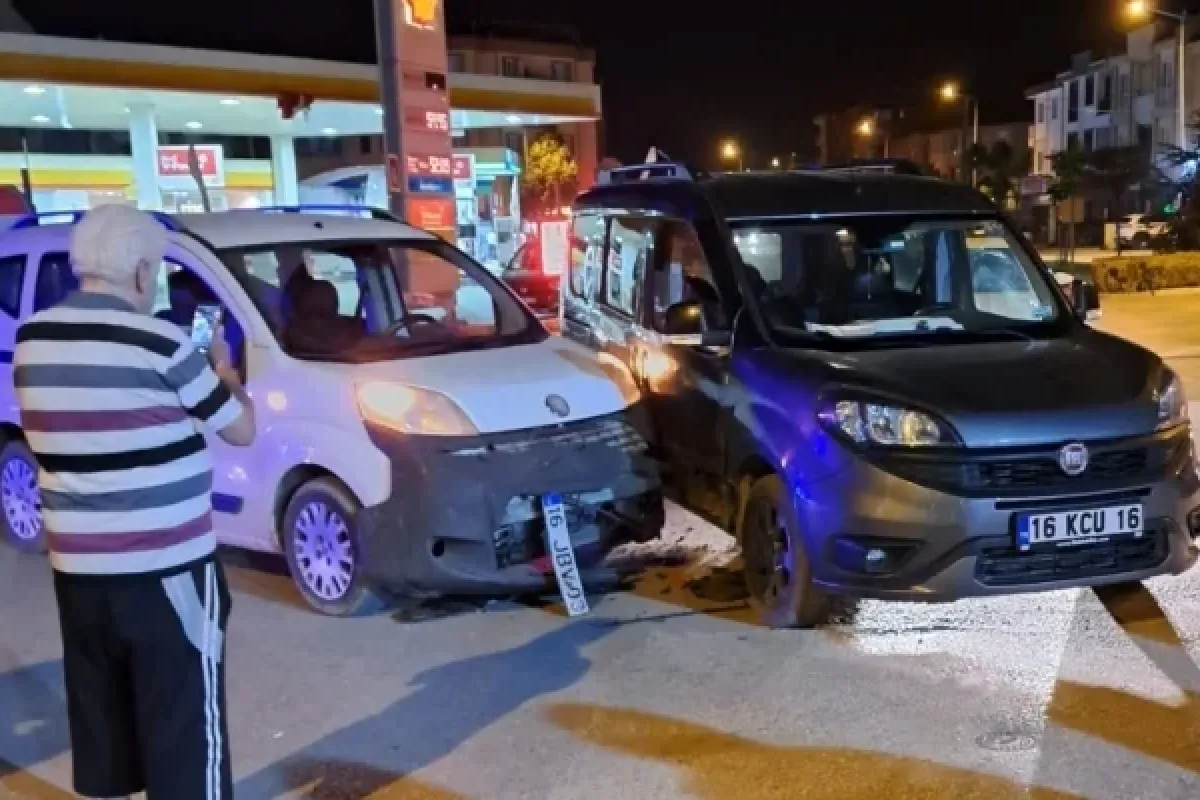 Kavşakta çarpıştılar
