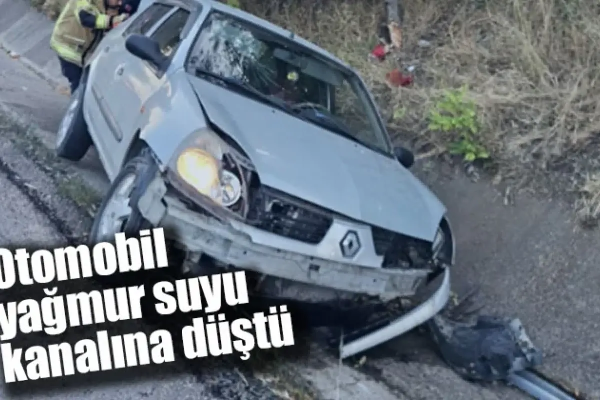 Otomobil yağmur suyu kanalına düştü