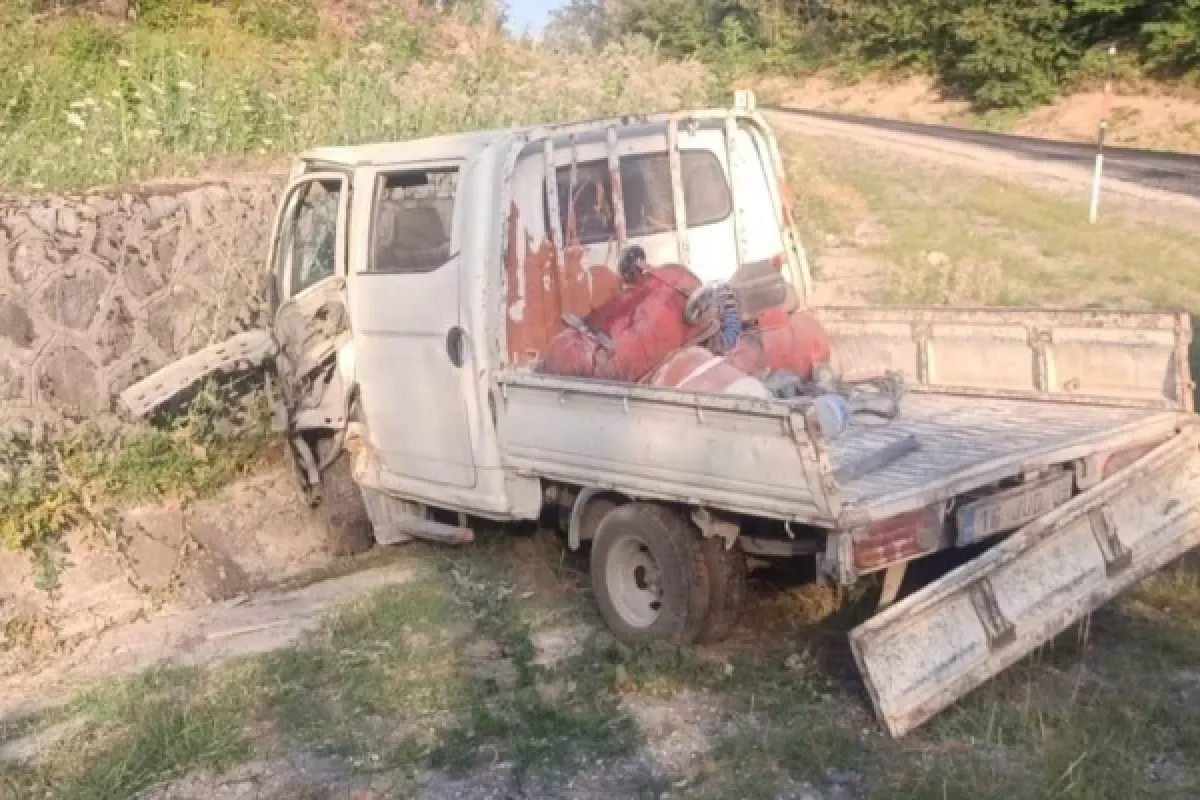 Kontrolden çıkan kamyonet...