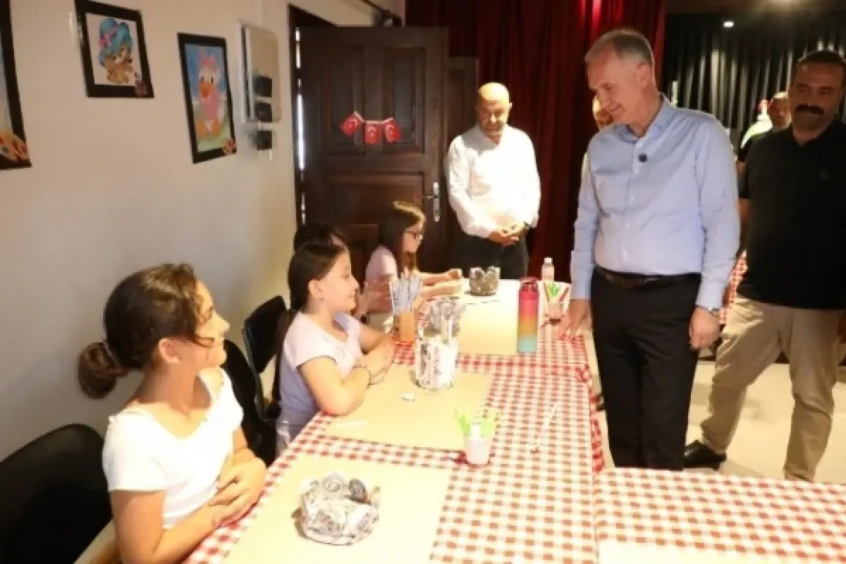 Çocuklar Sanat Atölyelerinde Hem Eğleniyor Hem Öğreniyor
