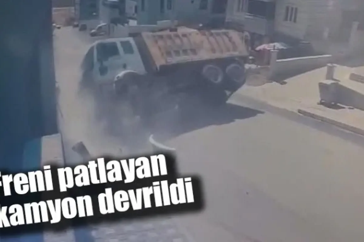 Freni patlayan kamyon devrildi
