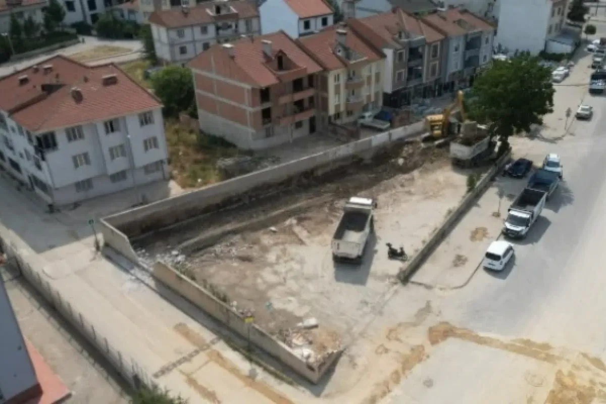 Atıl Vaziyetteki Boş Alan Otoparka Dönüşüyor