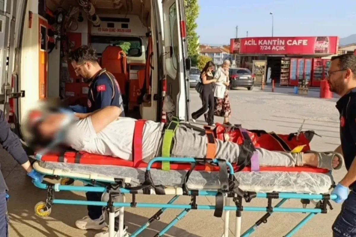Çekiçle hastanelik etti!