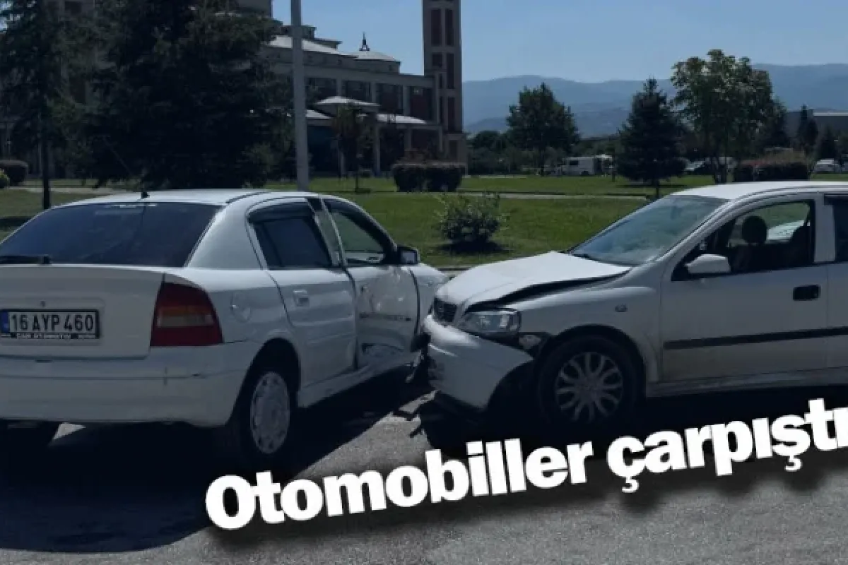 Otomobiller çarpıştı