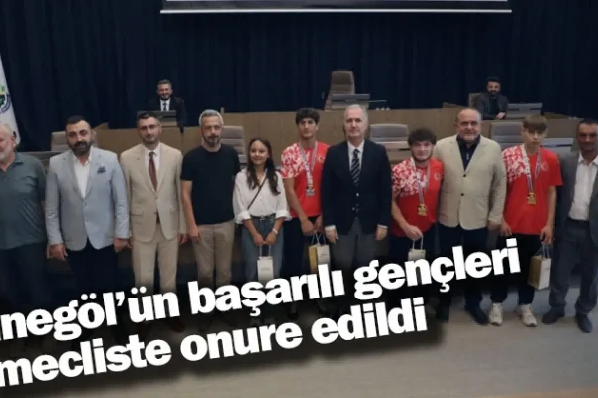 İnegöl’ün başarılı gençleri, mecliste onure edildi