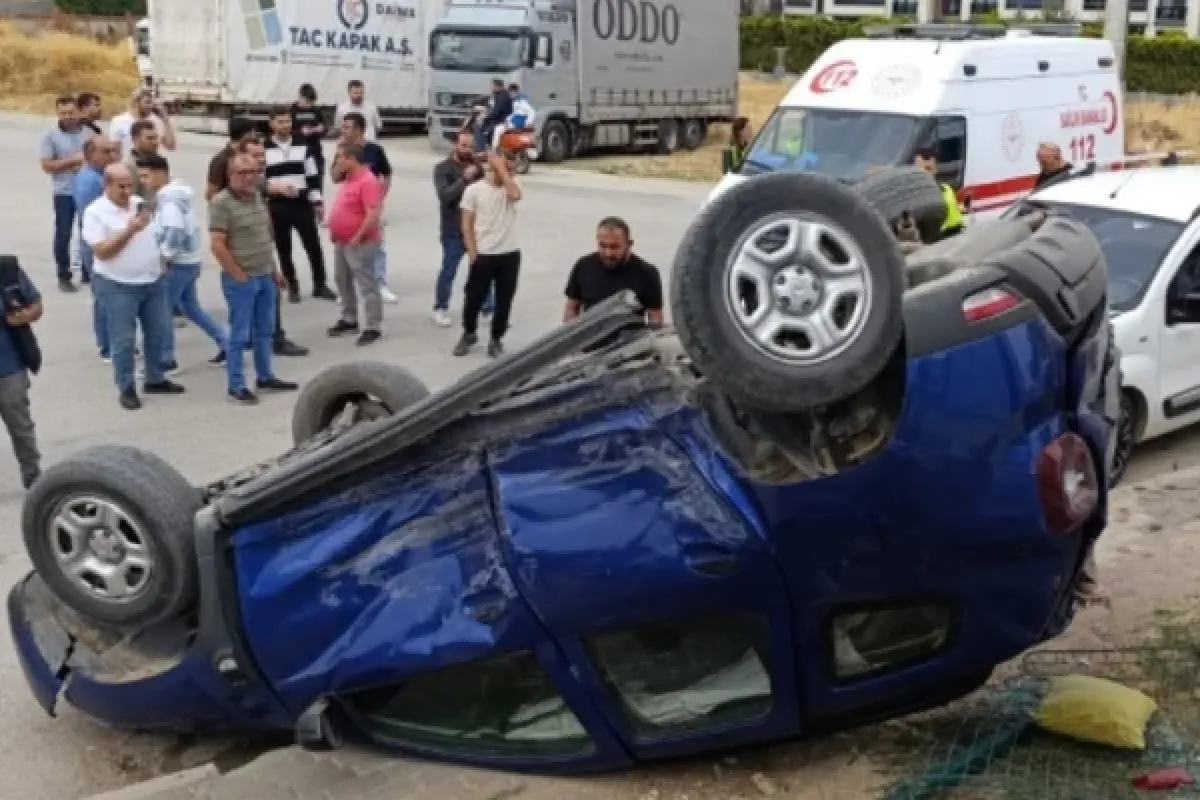 İnegöl'de korkutan kaza: Takla atarak ters döndü!