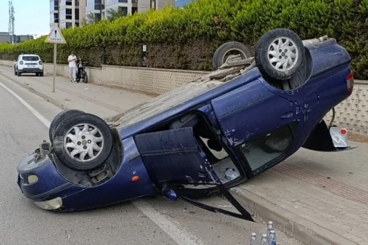 Önündeki araca çarpmamak için ...