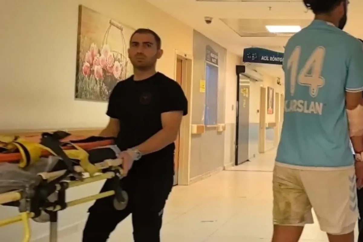 Yenilgiye sinirlenen futbolcu...