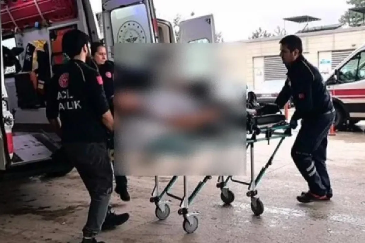 Elleri silindirin altında kaldı!