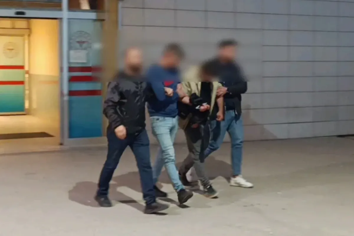 Zehir tacirleri yolda yakalandı