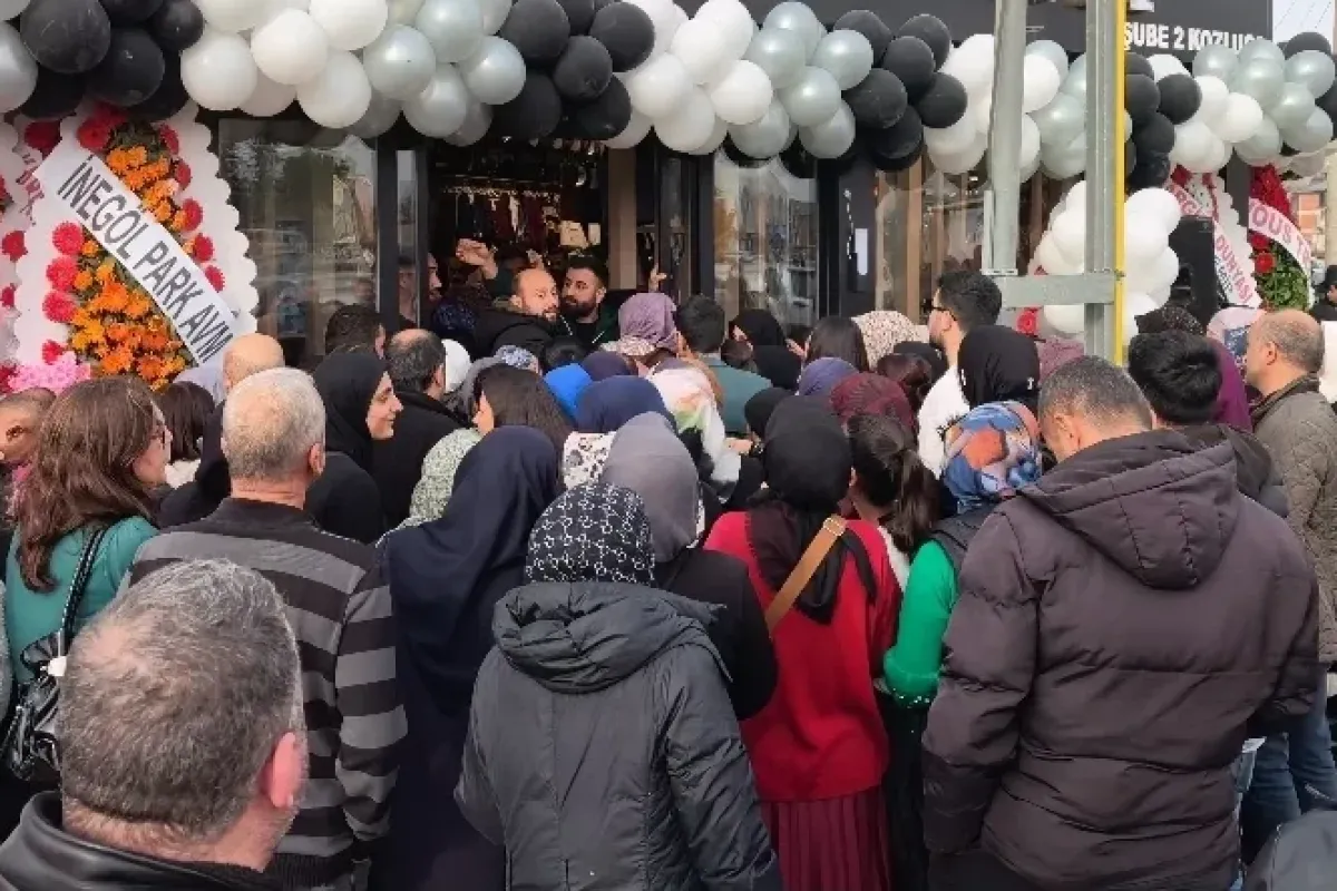 İnegöl’de Mağaza Açılışında İzdiham