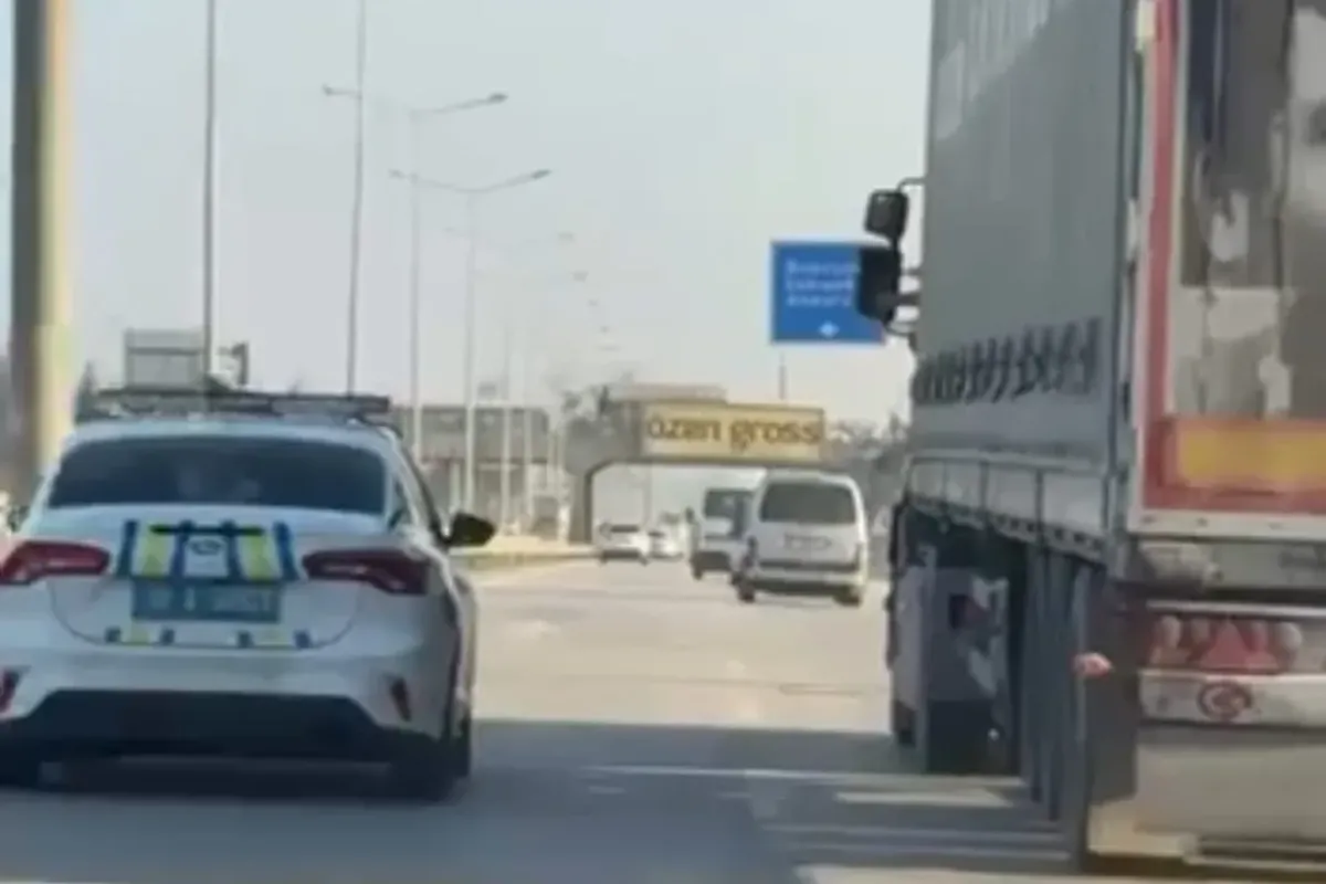 'Dur' İhtarına Uymayan Sürücüye Polis Silah Çekti... O Anlar ...