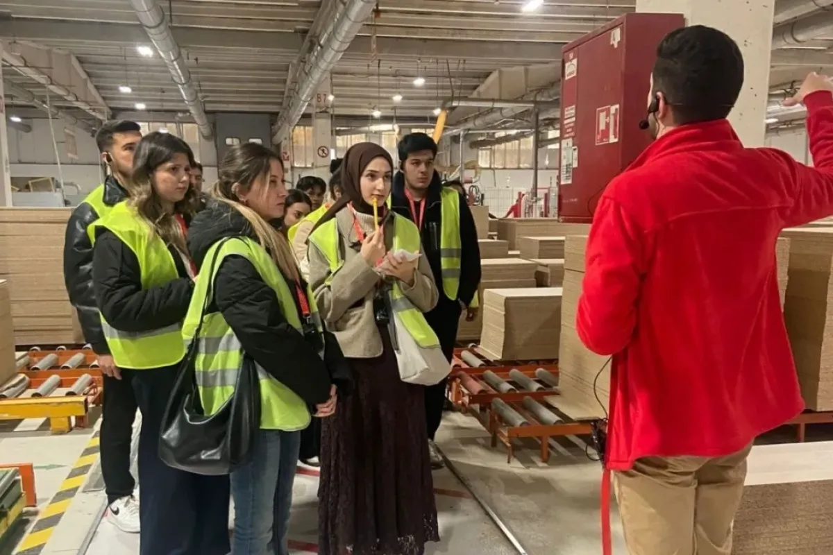 ÇİLEK, GELECEĞİN MÜHENDİSLERİNİ ÜRETİM SAHASINDA AĞIRLADI