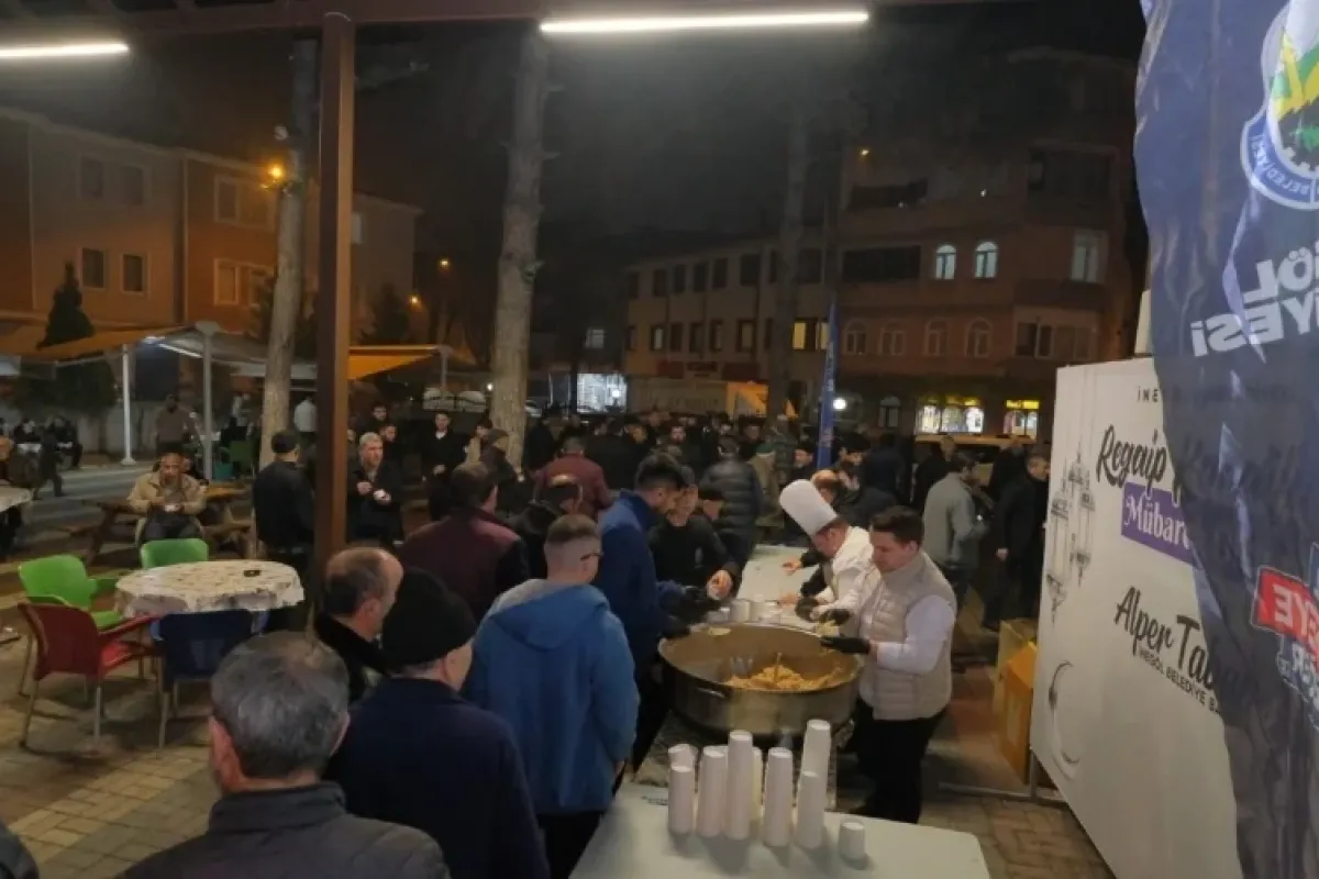 İnegöl Belediyesi’nden Regaip Kandilinde Helva İkramı