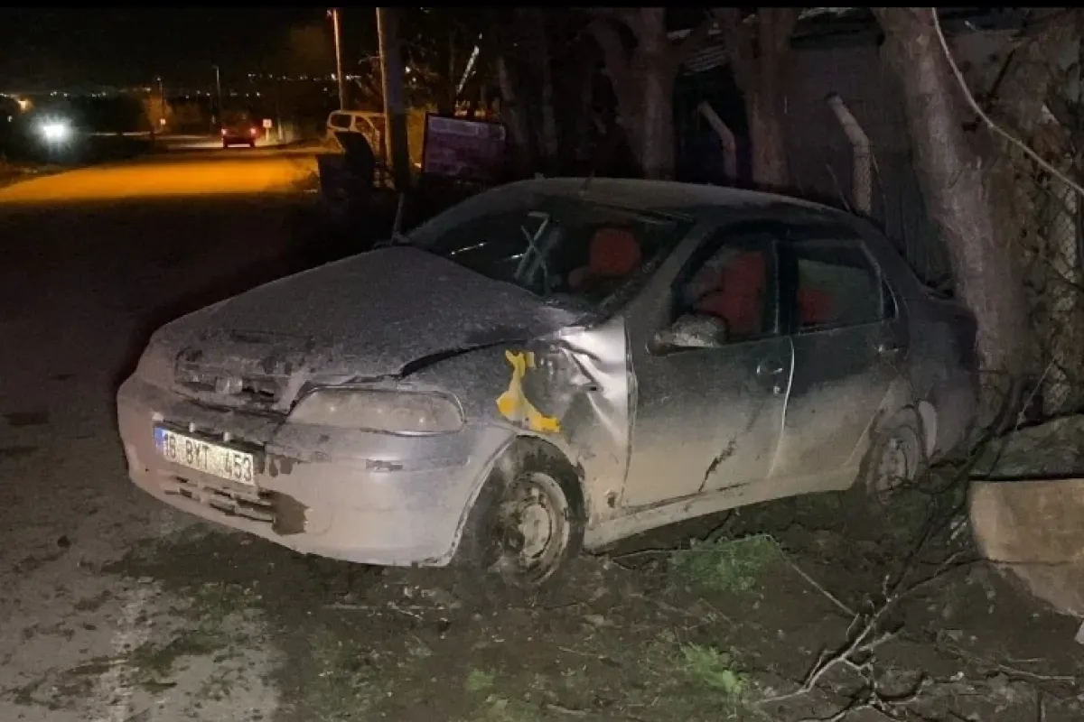 İnegöl'de kontrolden çıkan otomobil ağaca çarptı!