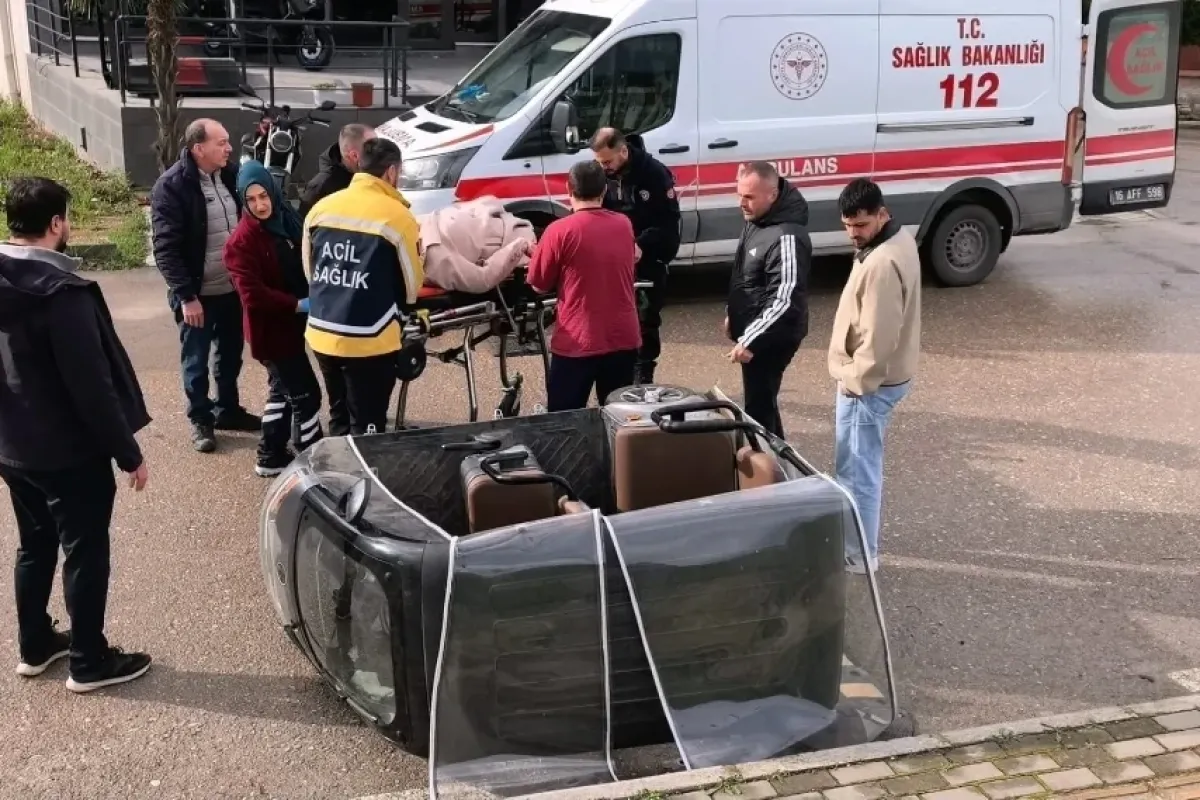 Yürekleri ağza getiren kaza! Çevredekiler yardıma koştu...