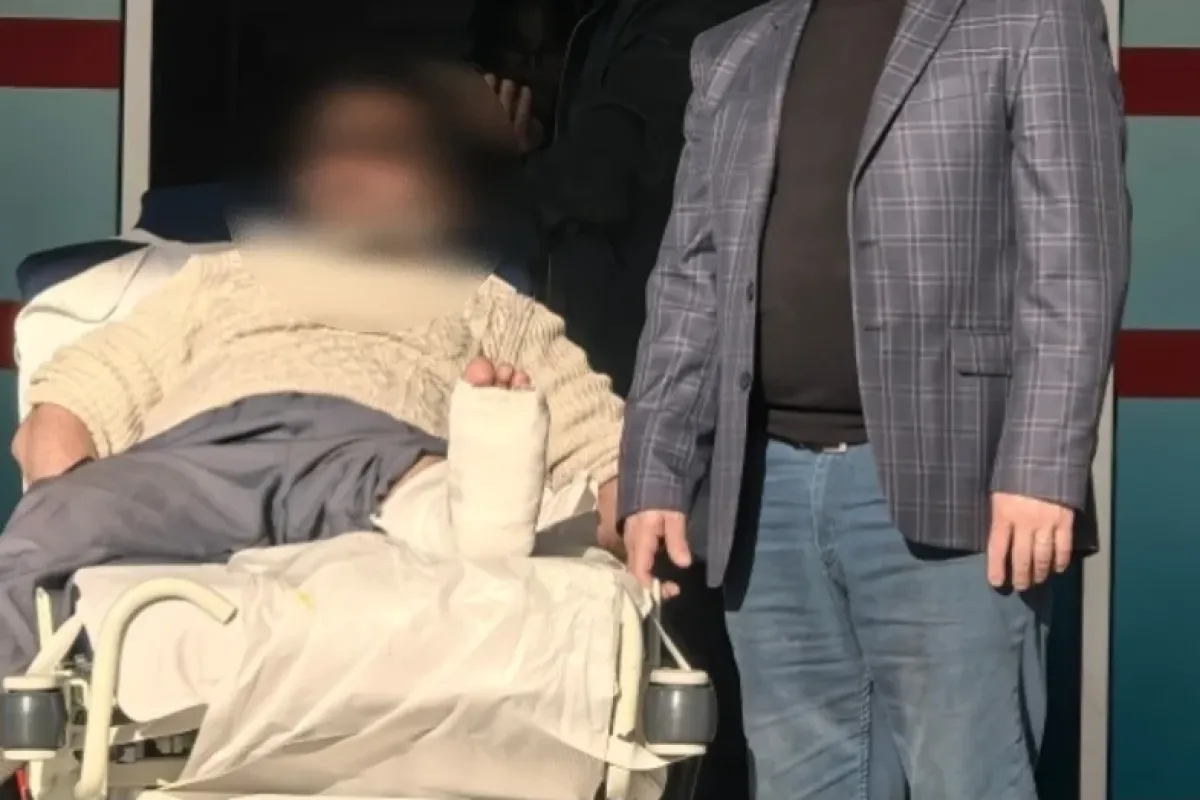 Ayağına tomruk düştü