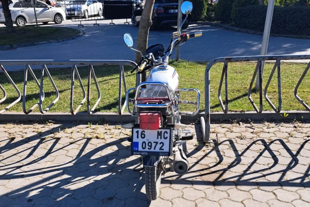 Sürücüsünün kontrolünden çıkan motosiklet devrildi: 4 yaralı