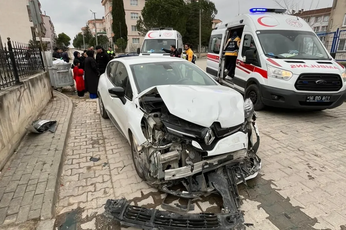 İnegöl'de korkutan kaza! Yaralılar var...