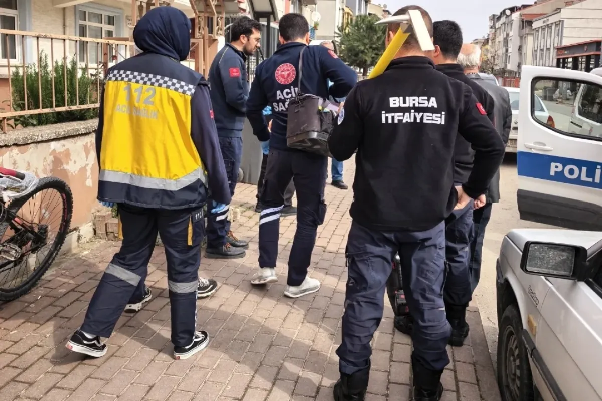 Haber alamayınca ekipler kapıyı kırıp içeri girdi ...