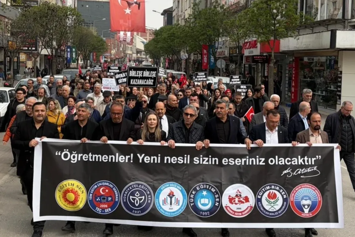 Okullara saldırılar ayağa kaldırdı: Öğretmenler sokağa çıktı