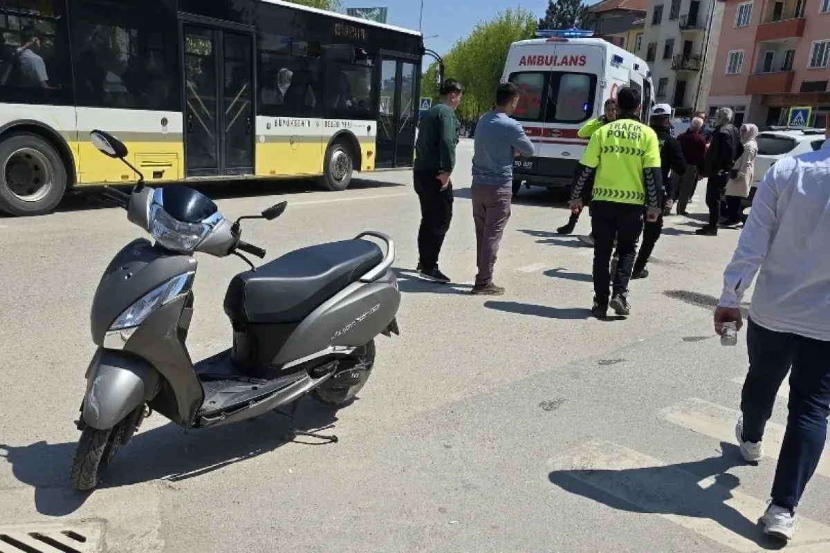 Kavşakta çarpıştılar!
