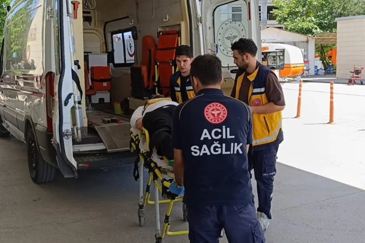 Otomobille çarpışan motosikletli kurye yaralandı