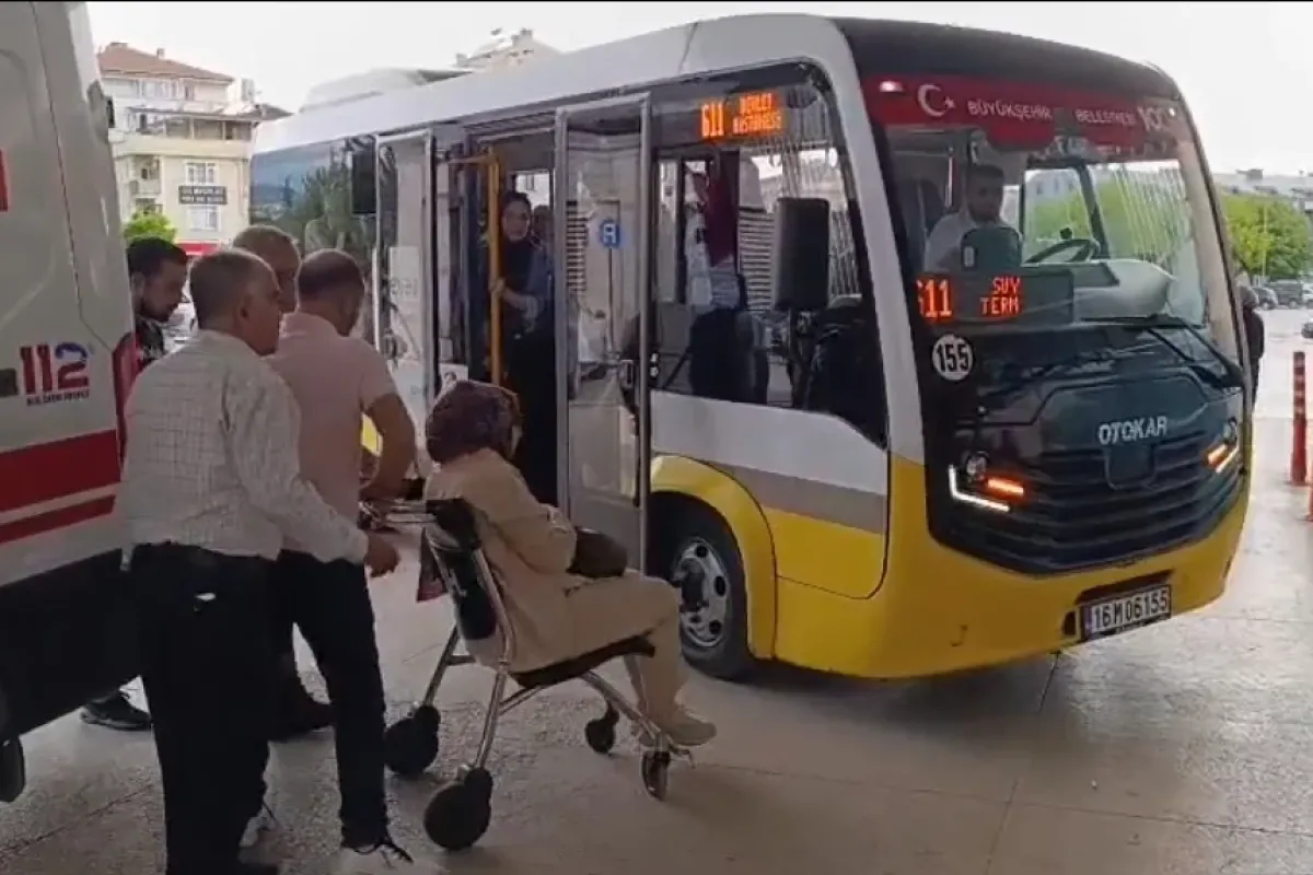 Otobüs şoförü, rahatsızlanan yolcusunu hastaneye yetiştirdi