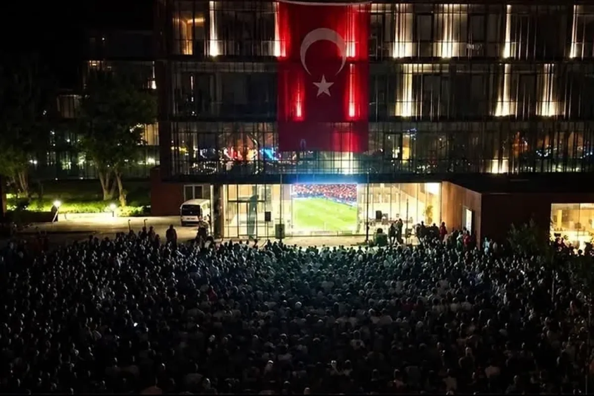 YKS nedeniyle meydanlarda dev ekranlarda milli maç yayını yapılmayacak