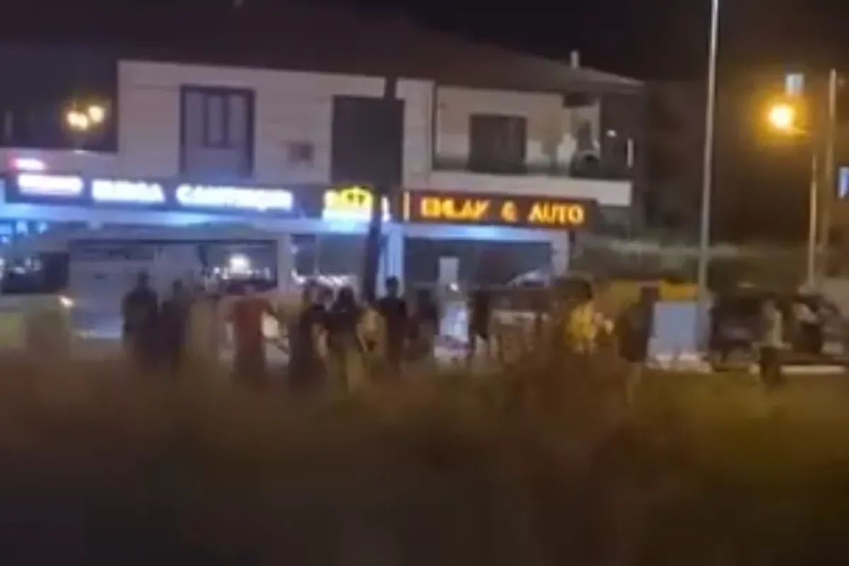 Sokak ortasında birbirlerine girdiler!