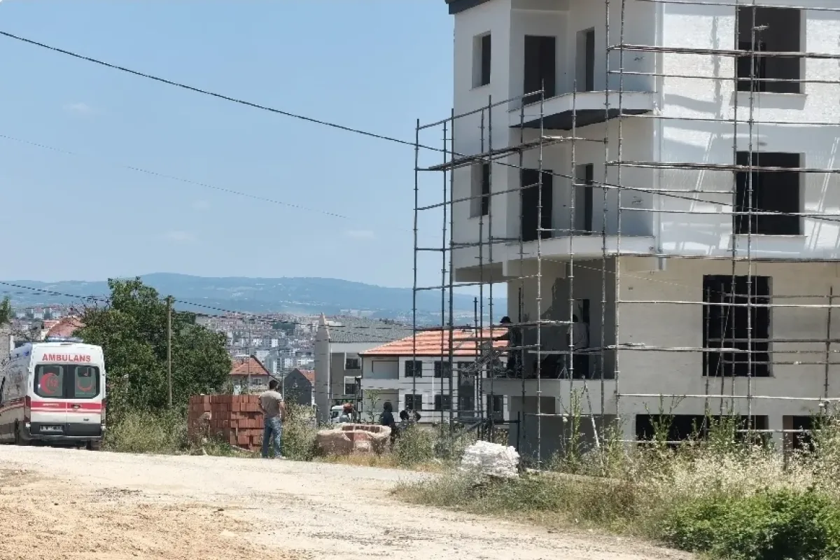 İnegöl'de yüksekten düşen usta yaralandı