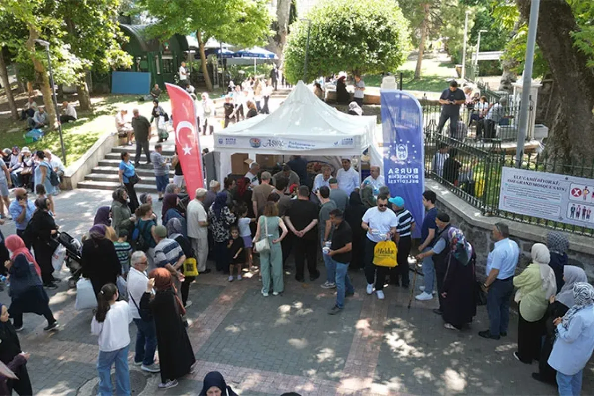 Büyükşehir, Muharrem ayının bereketini vatandaşlarla paylaşıyor