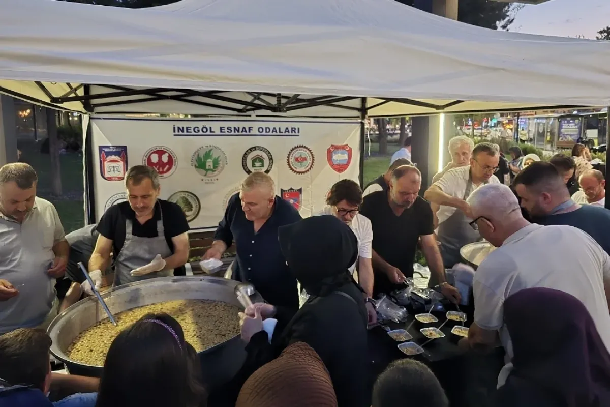 İnegöl Esnaf Odaları'ndan Aşure İkramı