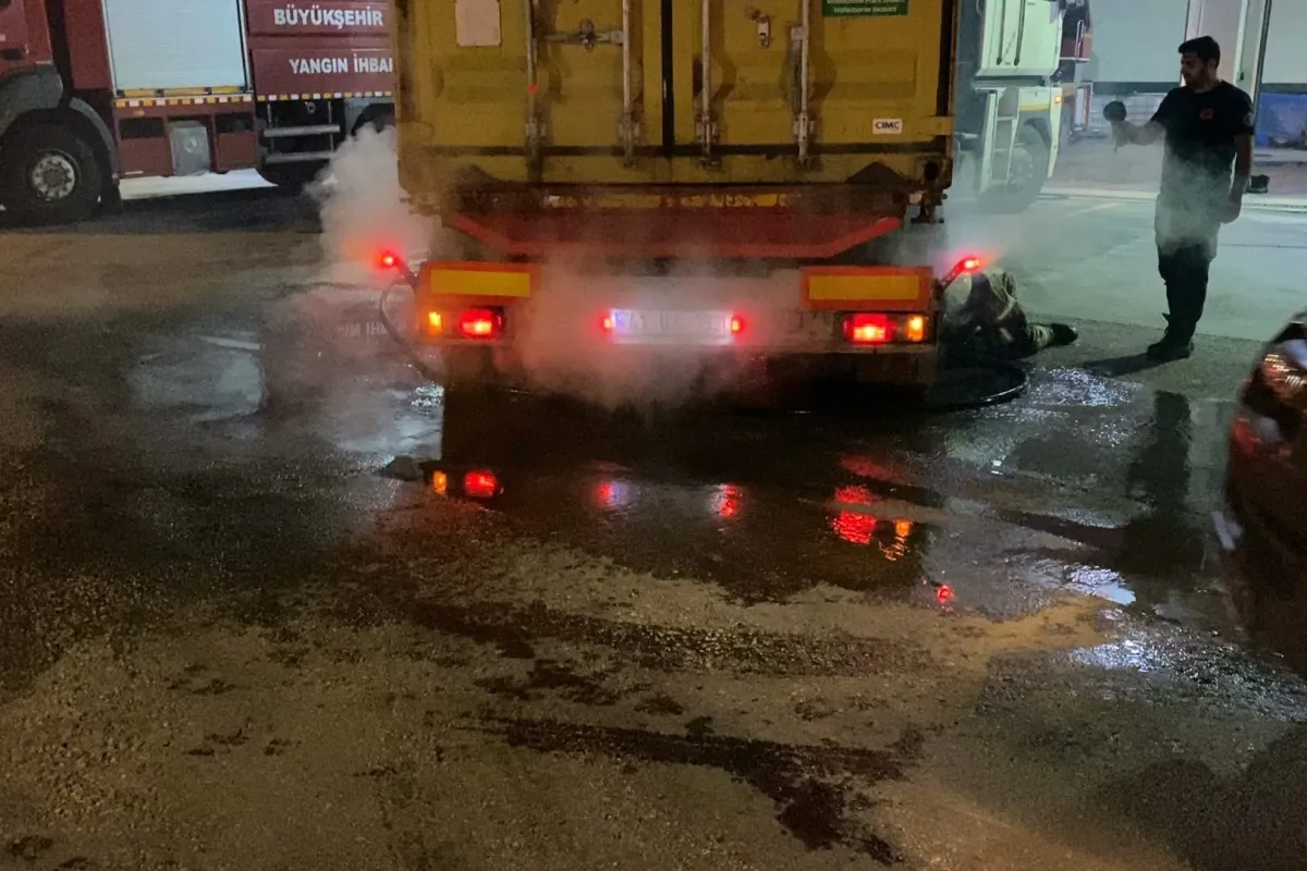 İtfaiye hazır bekledi, alev alan TIR kapıya geldi