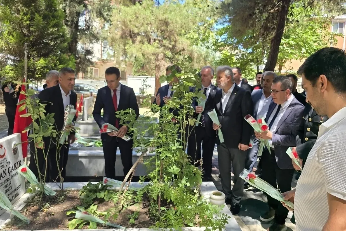 İnegöl'de 15 Temmuz Anma Programları Şehitlik Ziyaretiyle Başladı