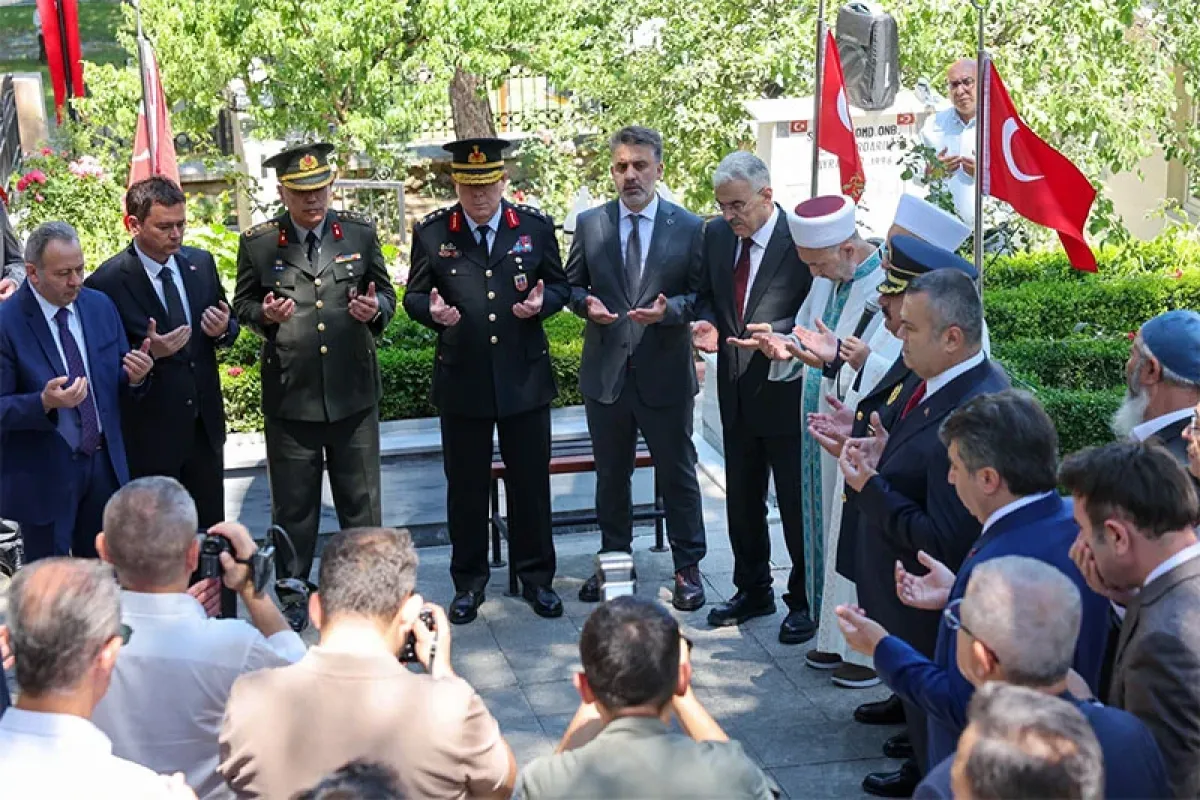 Bursa’da 15 Temmuz programı şehitler anması ile başladı