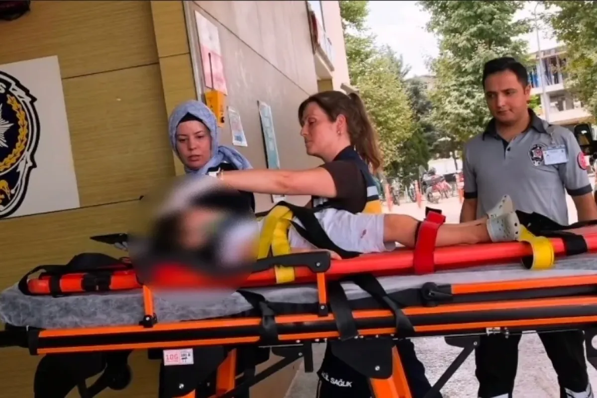 İnegöl'de sürgülü kapının altında kalan çocuk ...