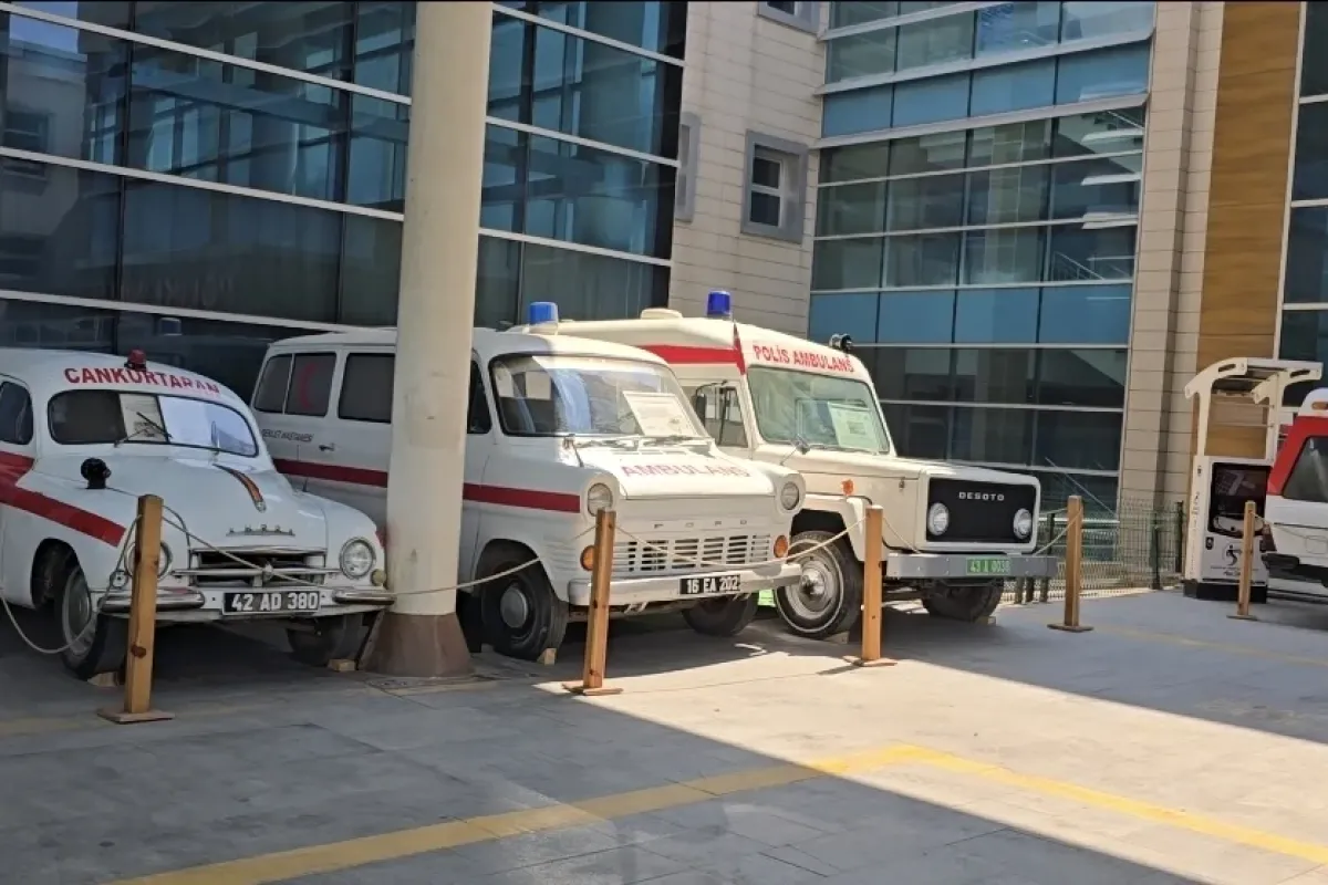 İnegöl’de Tarihi Ambulanslar Kıyıya Çekildi!