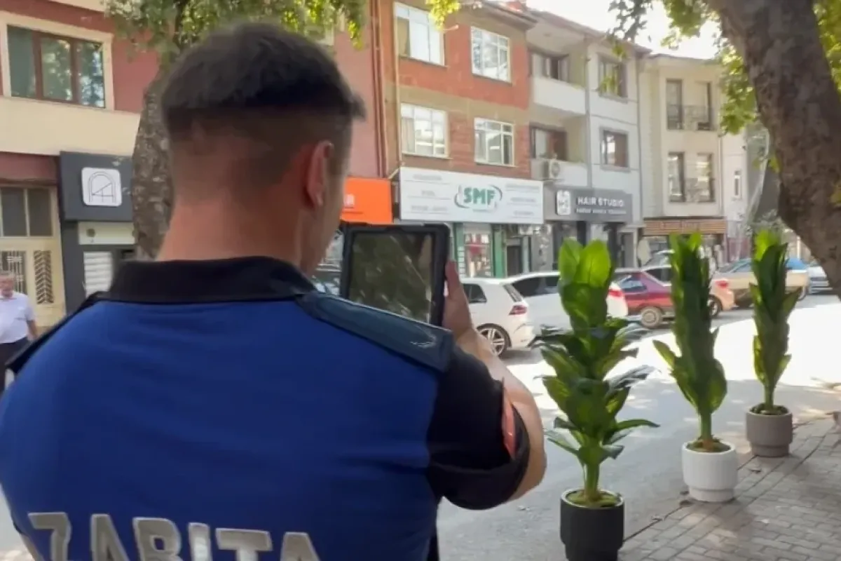 İnegöl Belediyesi Zabıta Ekiplerinden Kaldırım İşgali Ve Çevre Kirliliği Denetimi