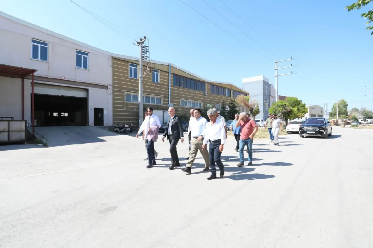 Cerrah’ta Veysel Karani Caddesine Sathi Kaplama Yapıldı