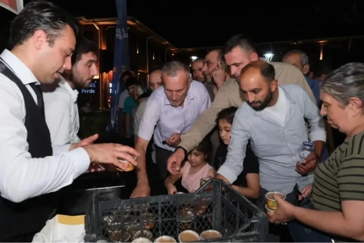 İnegöl Belediyesi’nin helva geleneği Mevlid Kandilinde de devam etti