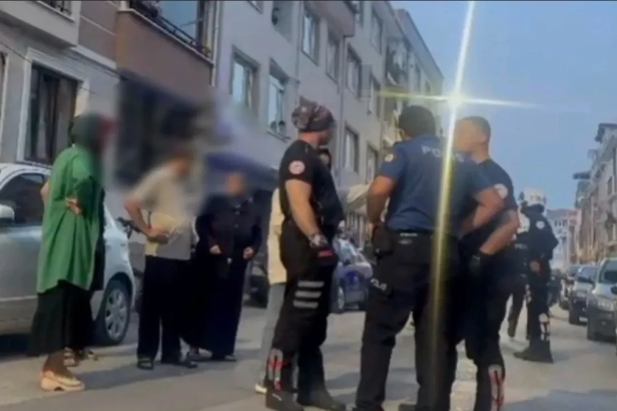 İnegöl'de gergin anlar! İki grup sokak ortasında ...