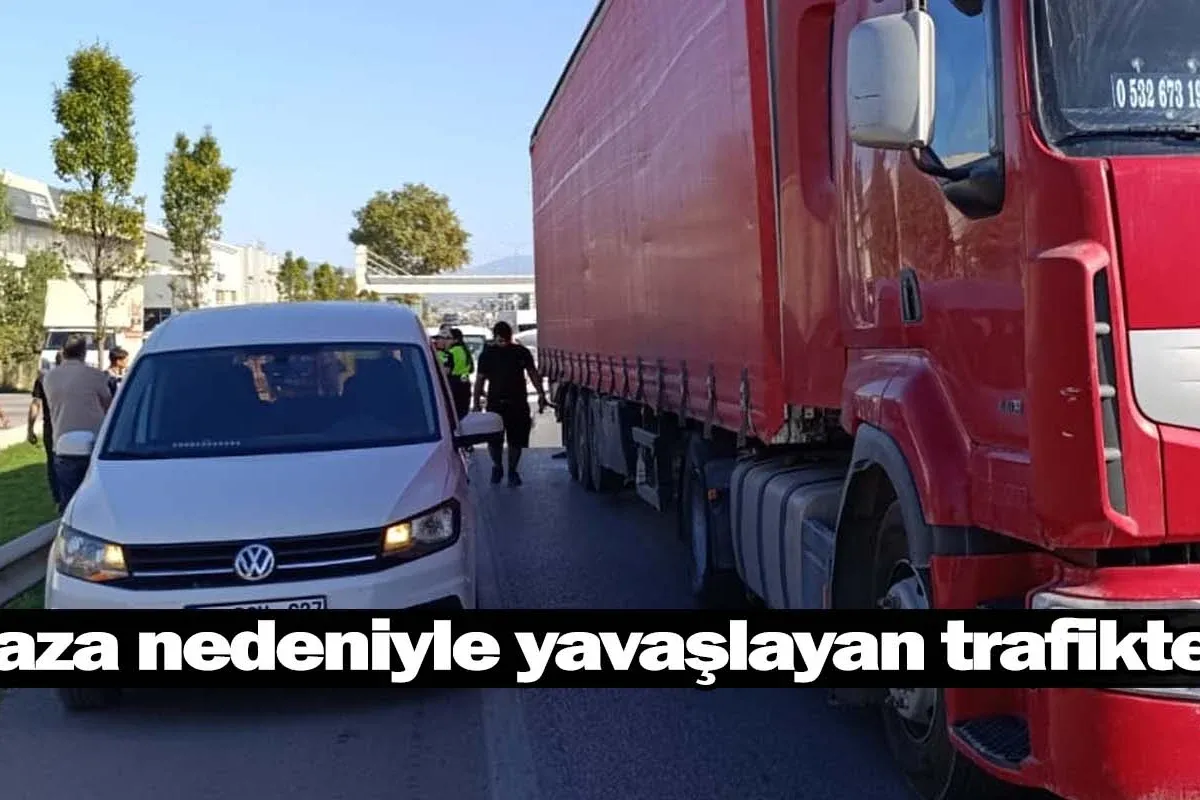 Kaza nedeniyle yavaşlayan trafikte ...