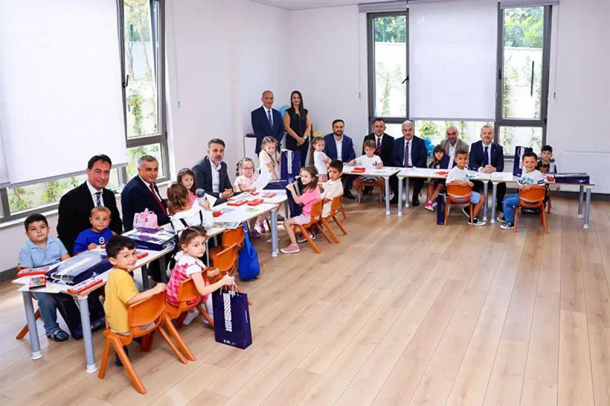 Başkan Vekili Biba, öğrencilerin ilk ders heyecanına ortak oldu