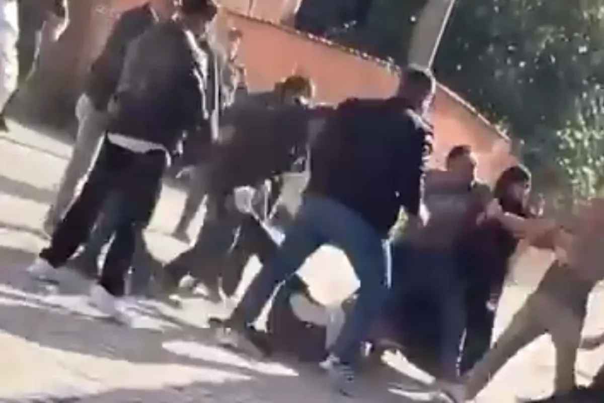 Sokak ortasında birbirlerine girdiler!