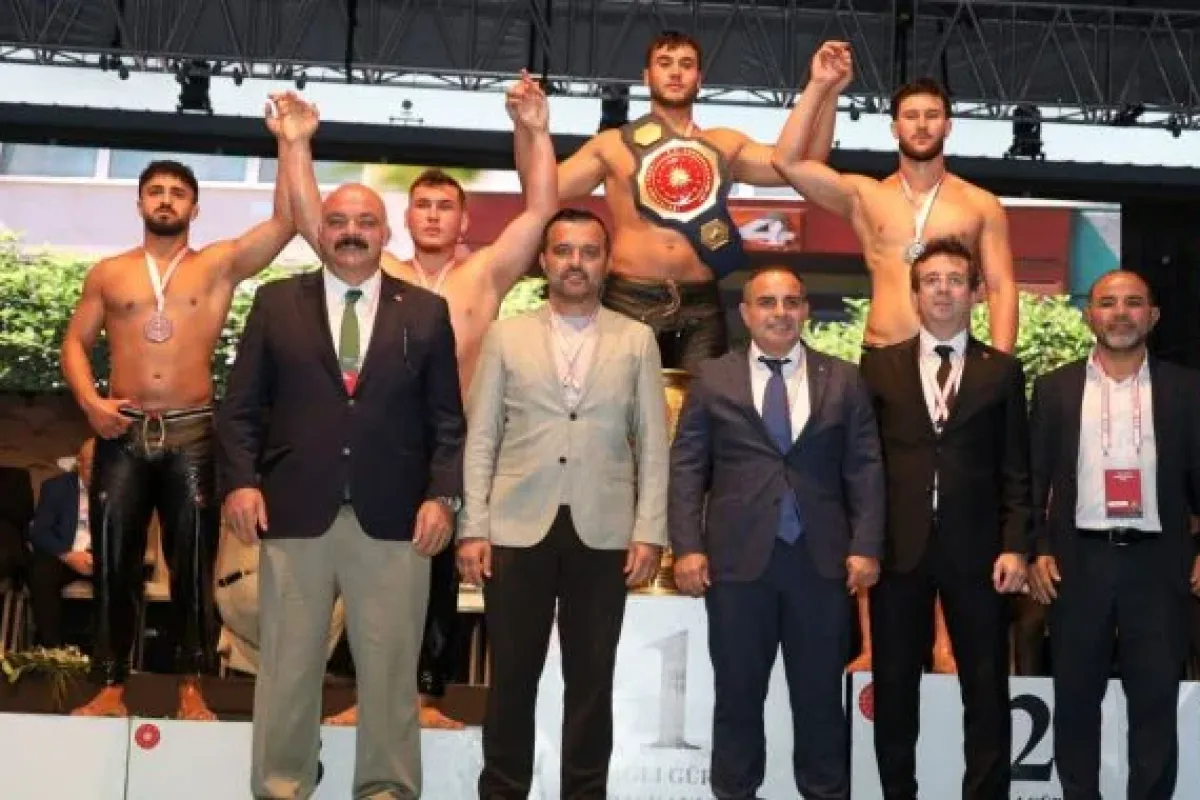 Büyükşehir güreşçisinden Cumhurbaşkanlığı Kupası’nda üçüncülük başarısı