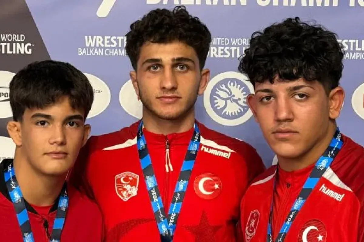 Büyükşehir Belediyesporlu güreşçilerden 3 madalya