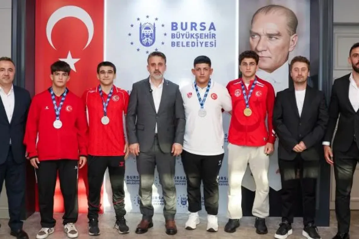 Başkan Vekili Biba, Bursa’nın gururu güreşçileri ağırladı